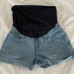 Levi’s maternity shorts